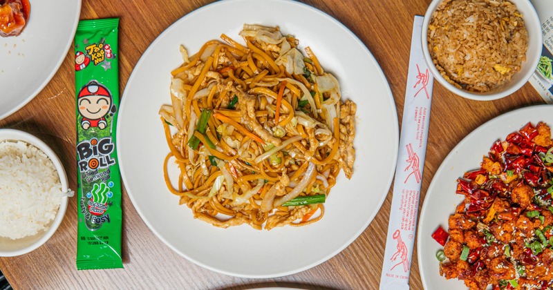 Chicken Lo Mein, overhead view