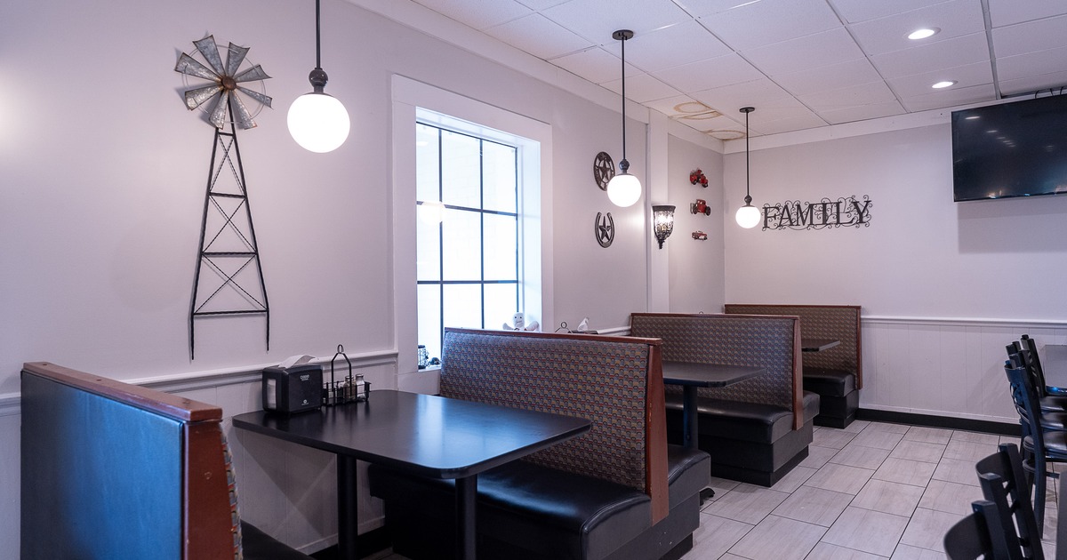 Cozy dining area with upholstered dining booths