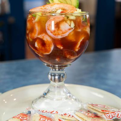 Shrimp cocktail with crackers.