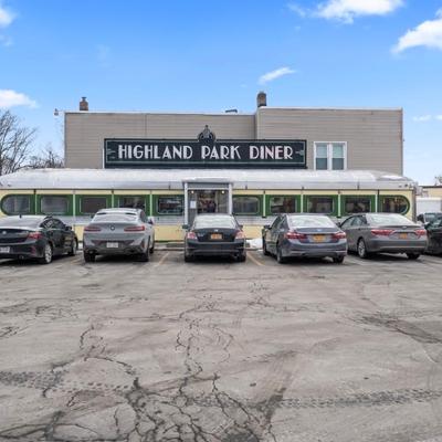 The exterior of the Highland Park Diner.