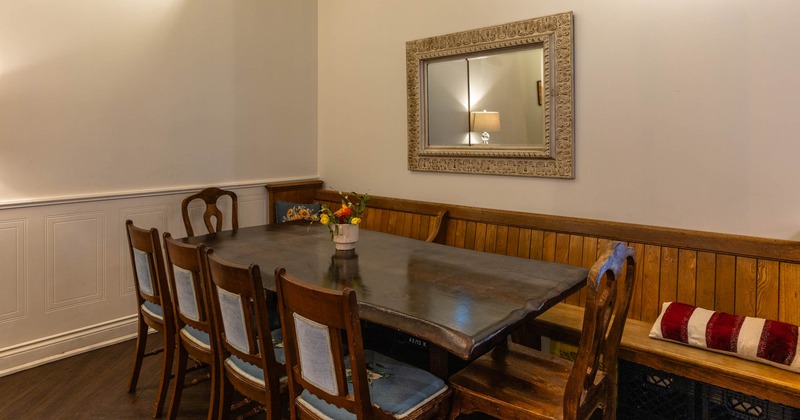 Seating area, banquette seating