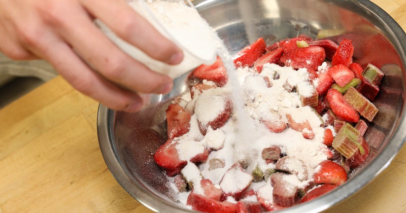 Strawberry Pie preparation