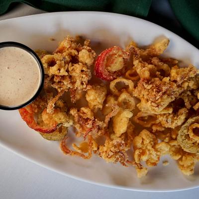 Fried calamari. with peppers and dressing