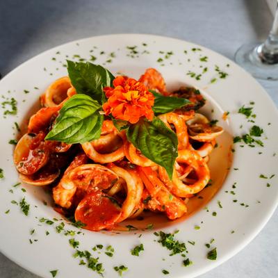 Calamari in tomato sauce.