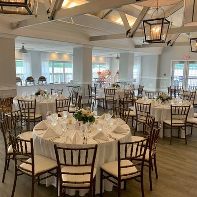 Reception room with round tables.