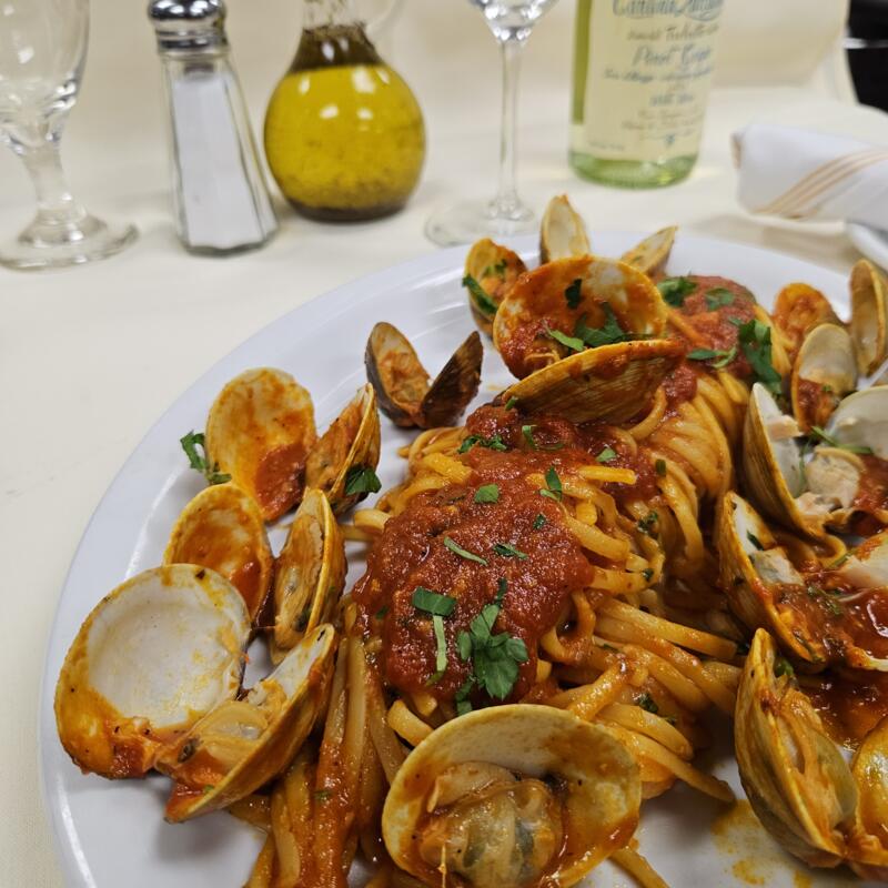 menu item 11 of 27, Spaghetti Alle Vongole Bianco o Marinara