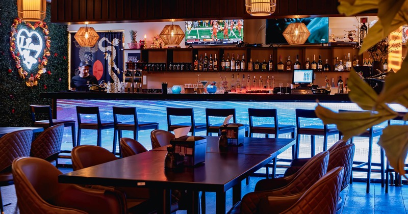 Dining area, table for eight people