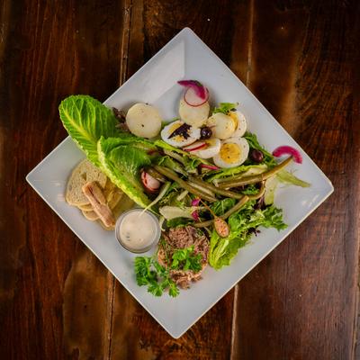 Salad Niçoise, top view.