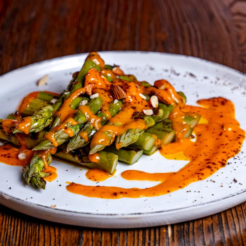 Esparragos Romesco photo