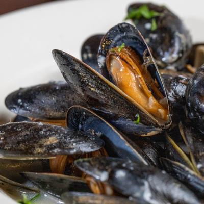 Mussels in marinara sauce.