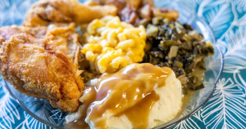 Fried chicken with mac n cheese and mashed potatoes