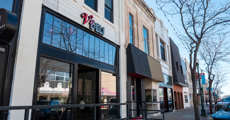 Exterior, sidewalk, restaurant, side view
