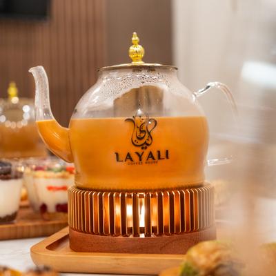 A glass teapot filled with Adeni tea.