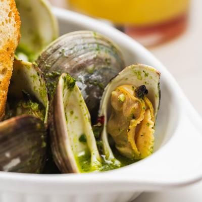 Valenciana Clams, close up.