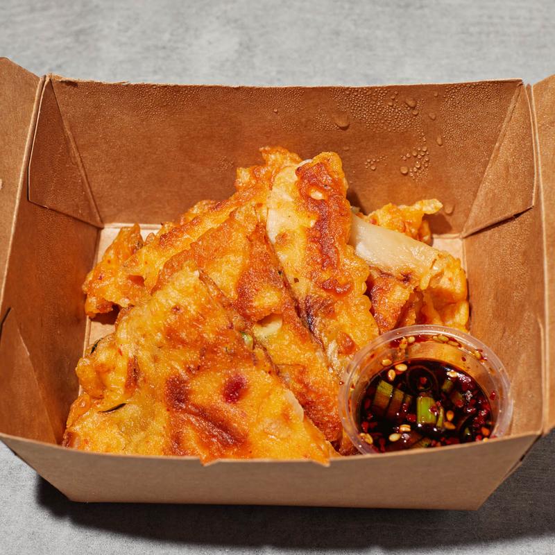 김치 전 (Kimchi Pancake) photo