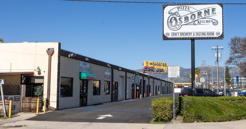 Osborne Pizza Kitchen storefront very close to 818 brewing sign on de soto. Osborne Pizza Kitchen Canoga Park CA 91304