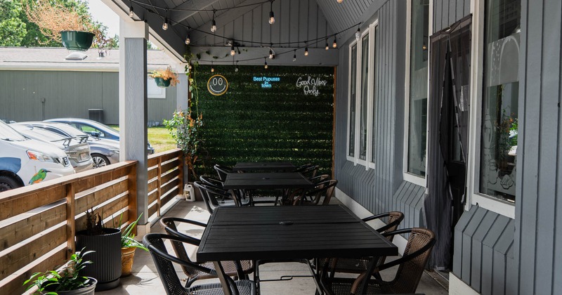 Exterior, seating place on the outside
