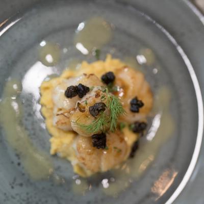 Scallops - hummus, marinated red onion, capers