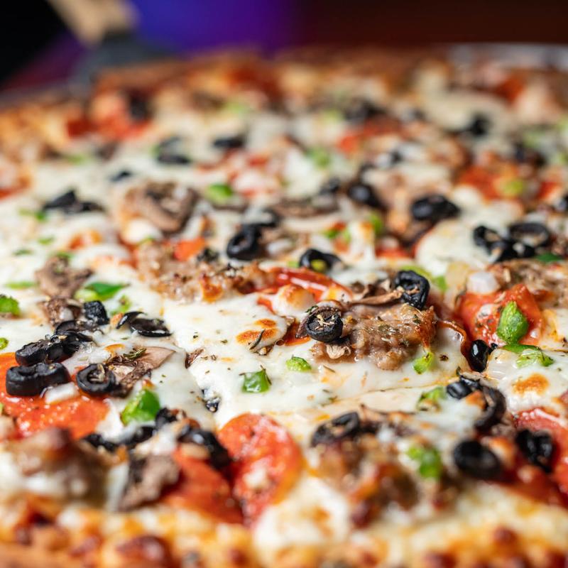 menu item 10 of 15, Deluxe Pizza