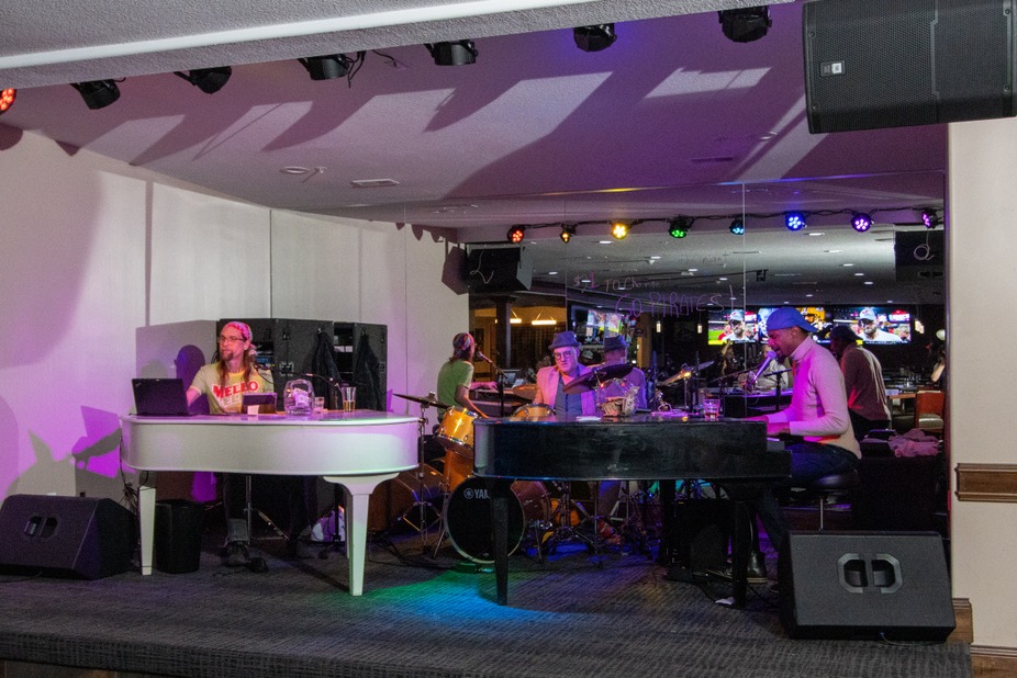 Dueling Pianos event photo