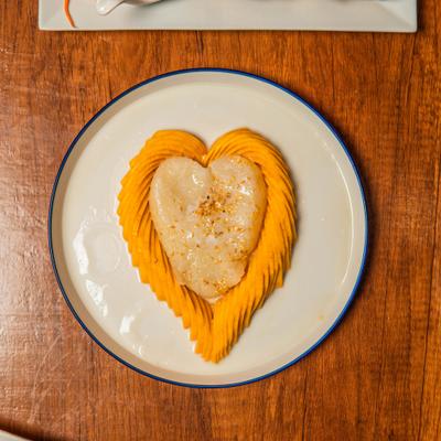 Mango Sticky Rice features ripe mangoes arranged in a heart shape.