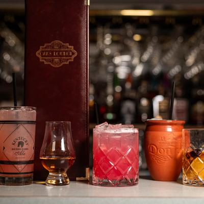 Various alcoholic drinks