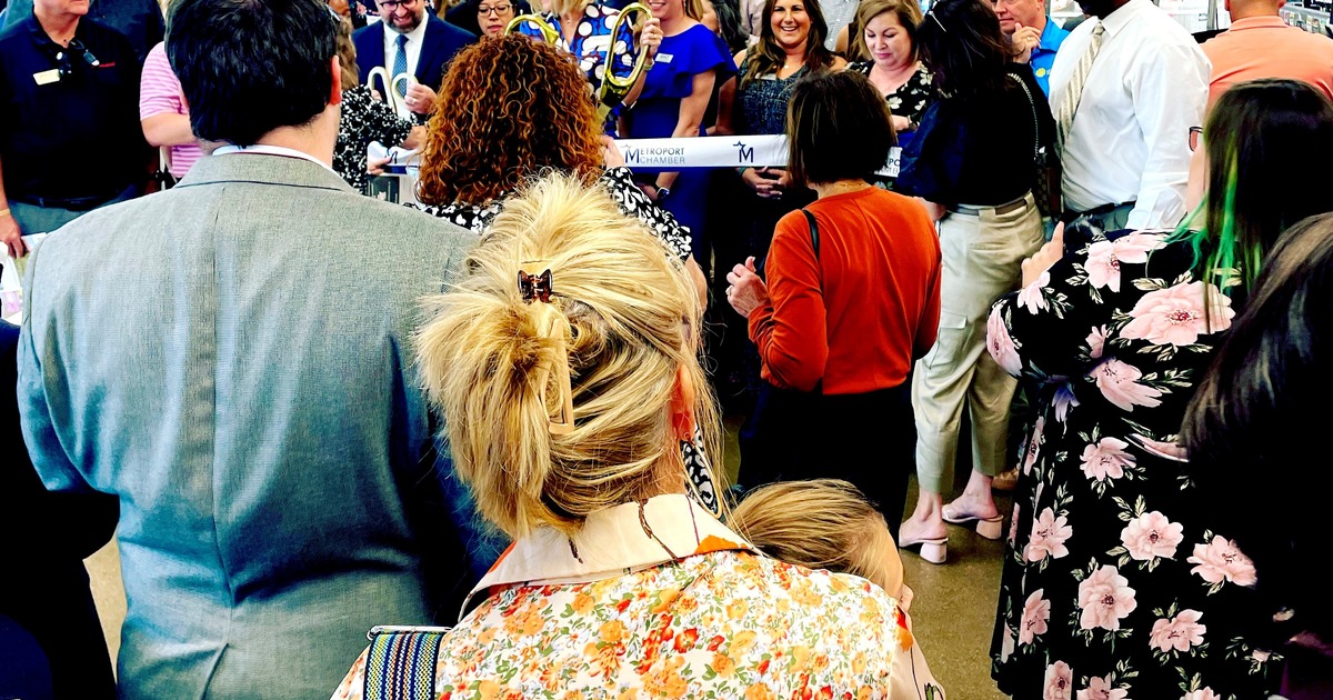 Interior, seating area by the windows, tables and chairs