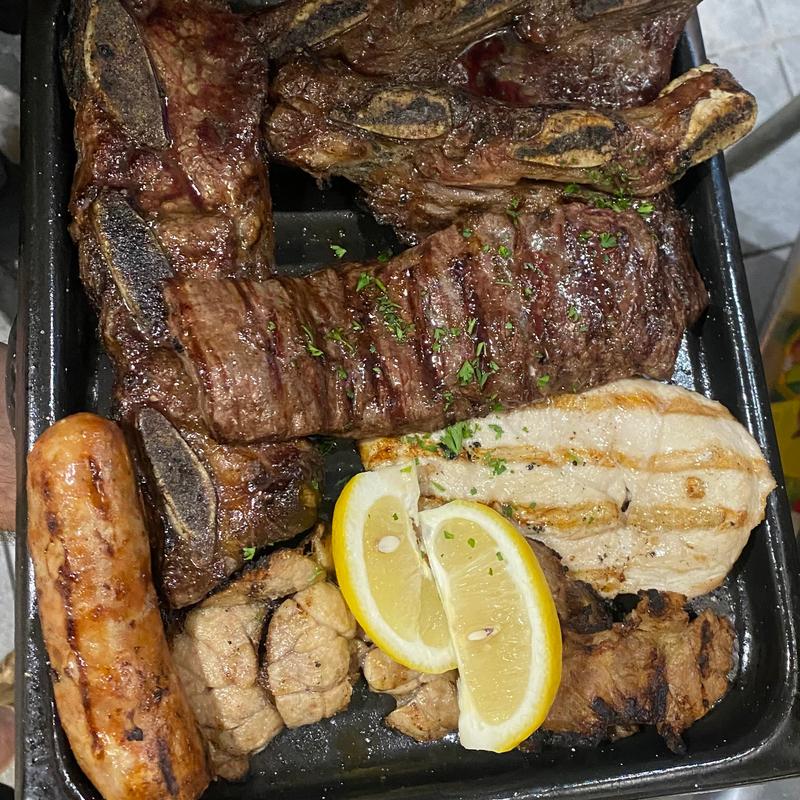 Parrillada Argentina para dos con camarones photo