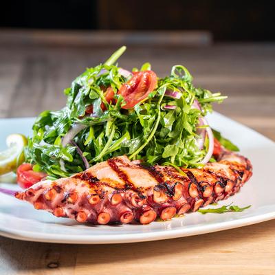 Grilled octopus with vegetables