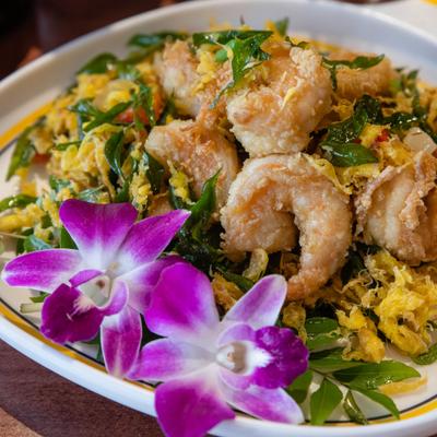 Served butter shrimp in the plate