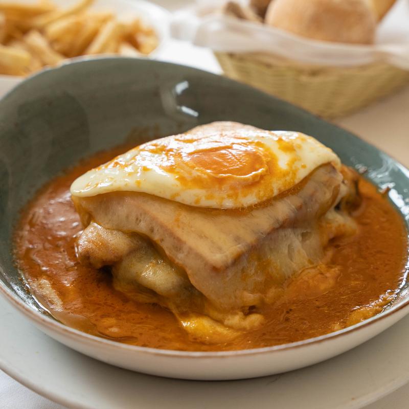 menu item 2 of 5, Francesinha à Casa Abril