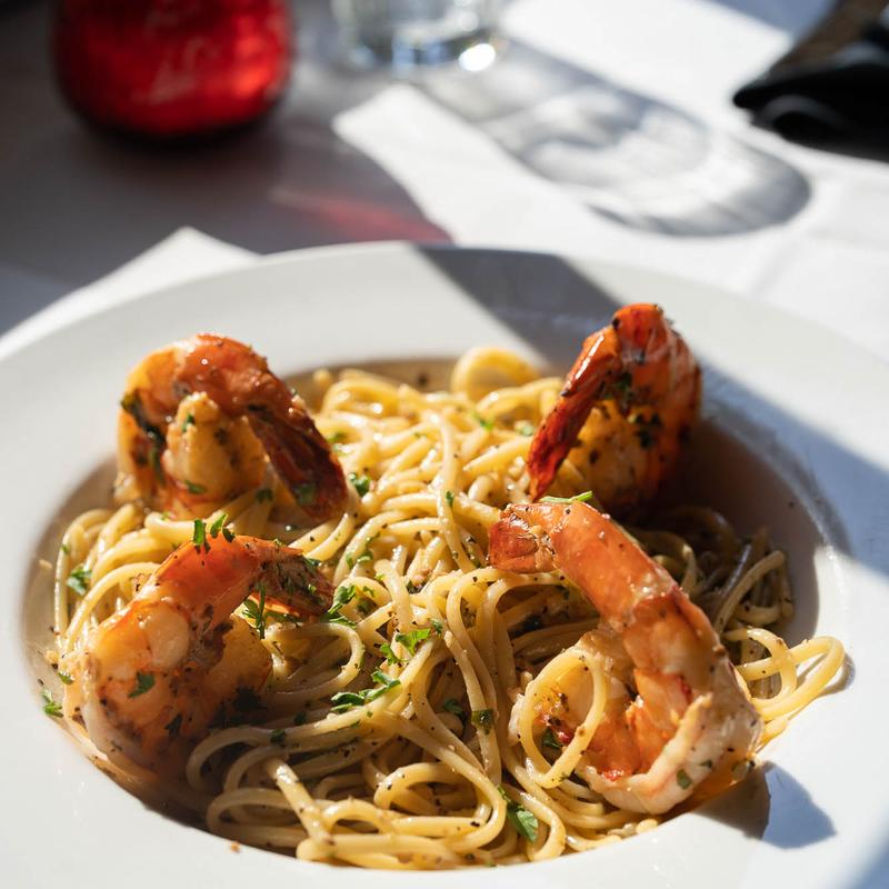 Linguine Scampi al Vino photo