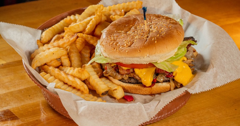 Cheeseburger with fries