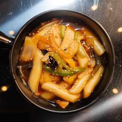 Spicy rice cakes topped with sesame seeds.