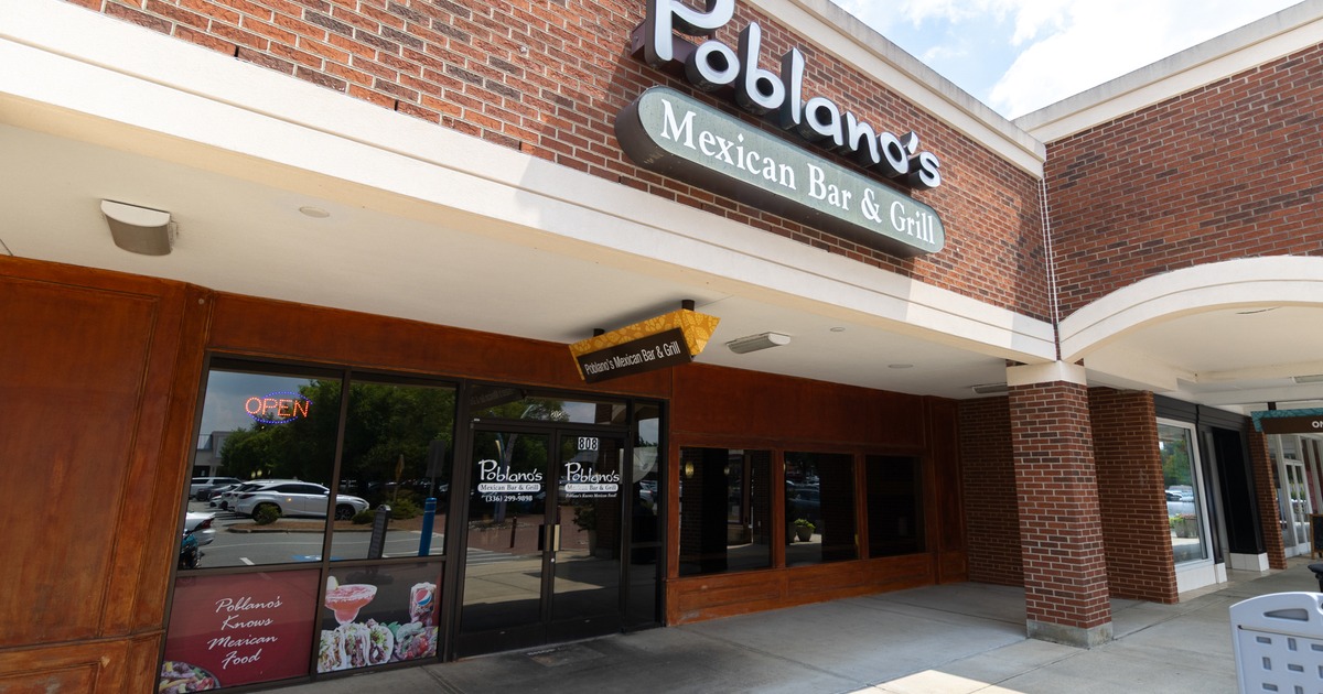 Entrance, view to restaurant, entrance, sign above