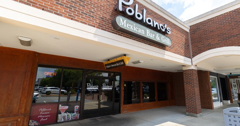 Entrance, view to restaurant, entrance, sign above
