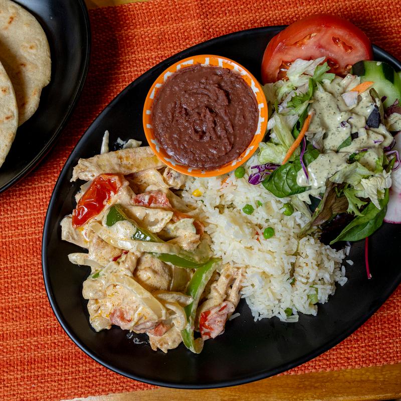 menu item 2 of 18, Pollo en Crema