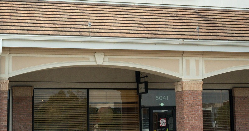 Exterior, front view to the restaurant