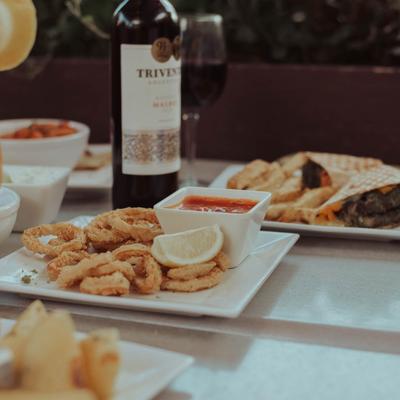 Fried calamari with marinara sauce.