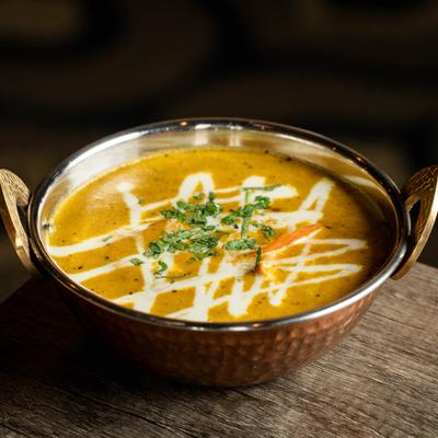 Soft paneer in a rich, creamy cashew-tomato gravy.