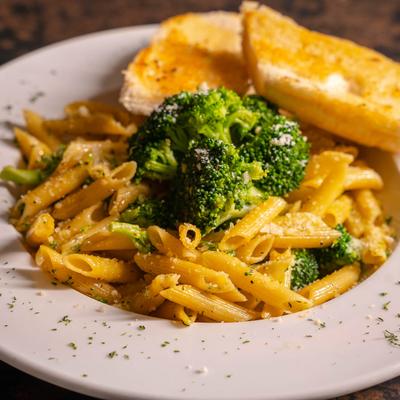 Penne pasta tossed with sauteed garlic and broccoli, served with garlic toast.
