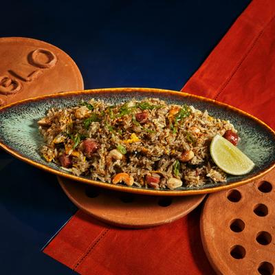 Fried rice with seafood.