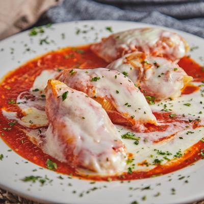 Rolled meat, cheese and tomato sauce