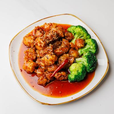 Sweet and spicy chicken with broccoli and sesame seeds.