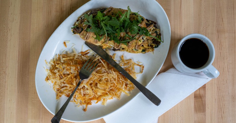 Mushroom omelet and hashbrowns