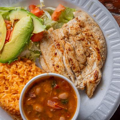 Chicken Fajita, served with a small salad, rice and a soup.
