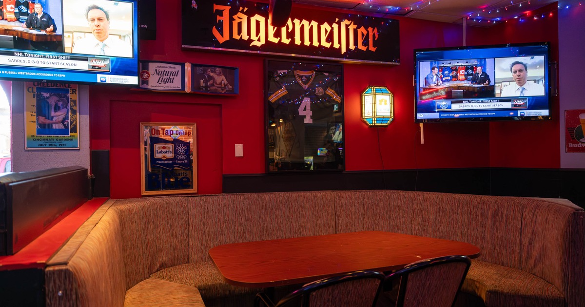 Semi-circular restaurant booth