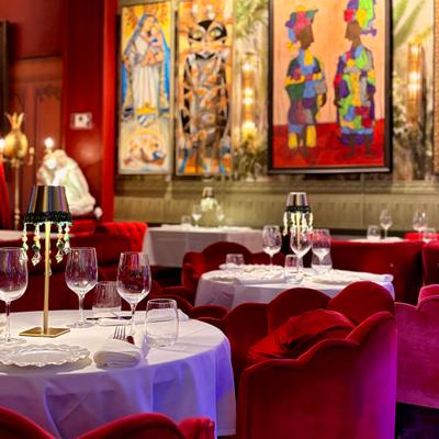 A view of the restaurant decorated.