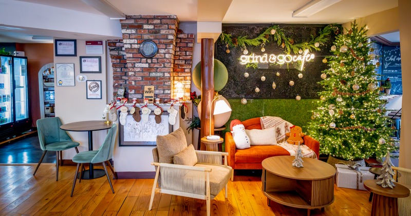 Interior, seating area with Christmas decoration