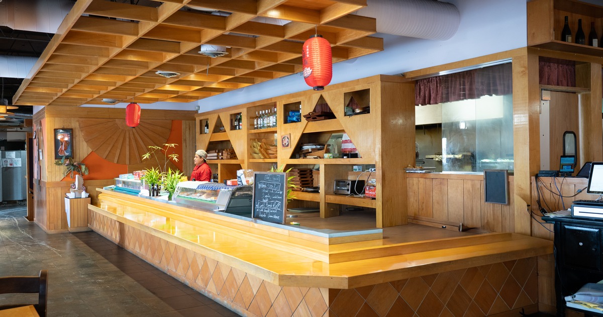 Bar, rack behind